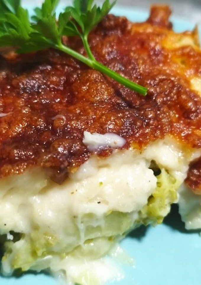Una foto de Brócoli 🥦 gratinado con bacon 🥓