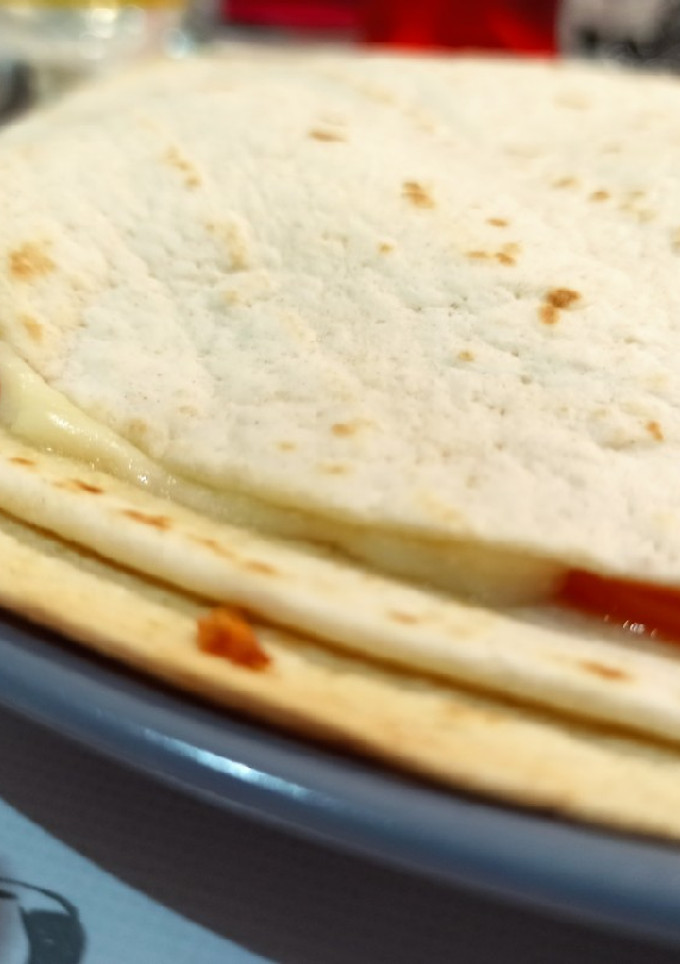 Una foto de Quesadillas extra de queso 🧀🧀