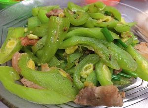 Hình của món Mướp ngọt xào thịt.