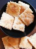 Galletitas saladas con sésamo, sin gluten y sin huevo