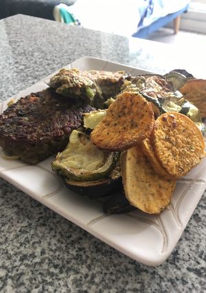 Una foto de Hamburguesas de lentejas con verduras al horno