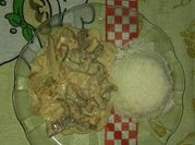 Una foto de strogonoff de carne