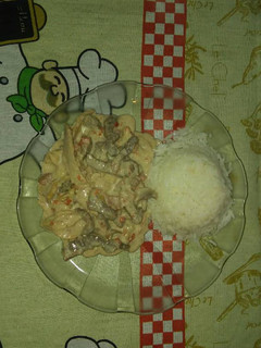 Una foto de Strogonoff de carne
