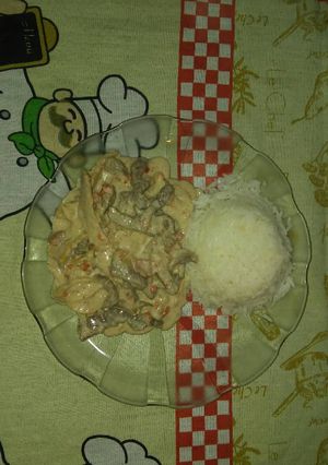Una foto de Strogonoff de carne