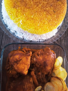 عکسی از دستور ته چین با خورشت مرغ