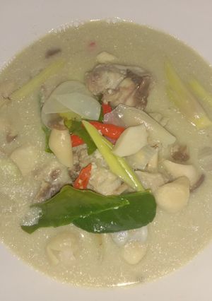 รูปของ ต้มข่าไก่ (Thai Chicken Coconut Soup)