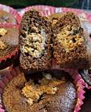 Muffins de chocolate rellenos con manzana y coco rallado