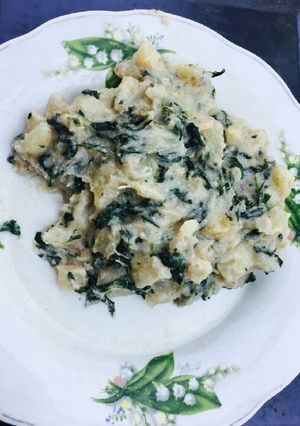 A picture of Xiguinha(cassava with peanuts powder and wild leaves).