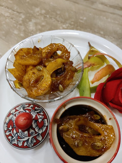कच्चे आम का खट्टामीठा इंस्टेंट अचार रेसिपी मुख्य फोटो