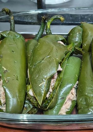 Una foto de Chiles rellenos de atún