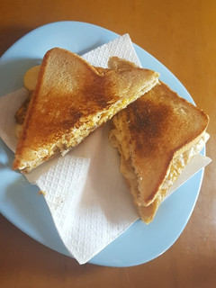 Una foto de Bocadillo de tortilla francesa con queso edam