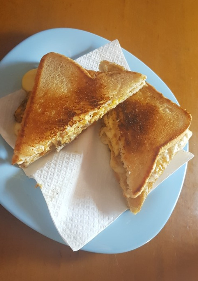 Una foto de Bocadillo de tortilla francesa con queso edam