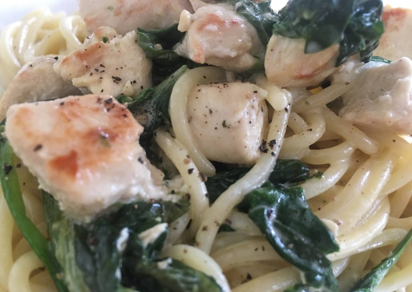 Spaghettis au poulet et épinards à la crème