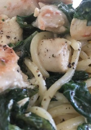 Une photo de Spaghettis au poulet et épinards à la crème