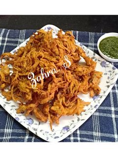 A picture of Crispy Onion bhajiyas.