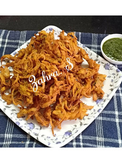 A picture of Crispy Onion bhajiyas.