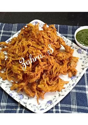 A picture of Crispy Onion bhajiyas.