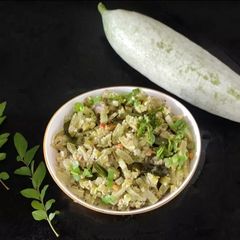 A picture of Snake gourd subji.