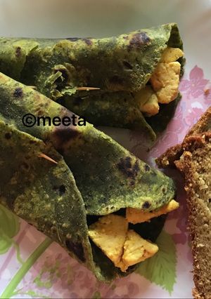 A picture of Healty Palak wraps with Paneer Stuffing.