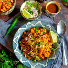 A picture of Ghoogni / White Peas Chaat.