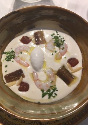 Foto principal de Ajo blanco con helado 🍦 de almendra, langostinos 🦐 y ahumados😋