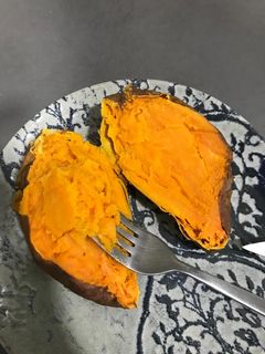 Una foto de Cocer patatas, batatas en microondas