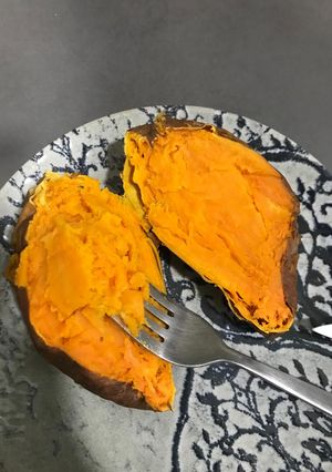 Una foto de Cocer patatas, batatas en microondas