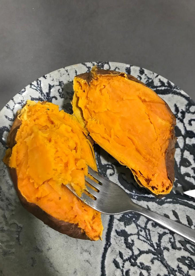 Una foto de Cocer patatas, batatas en microondas