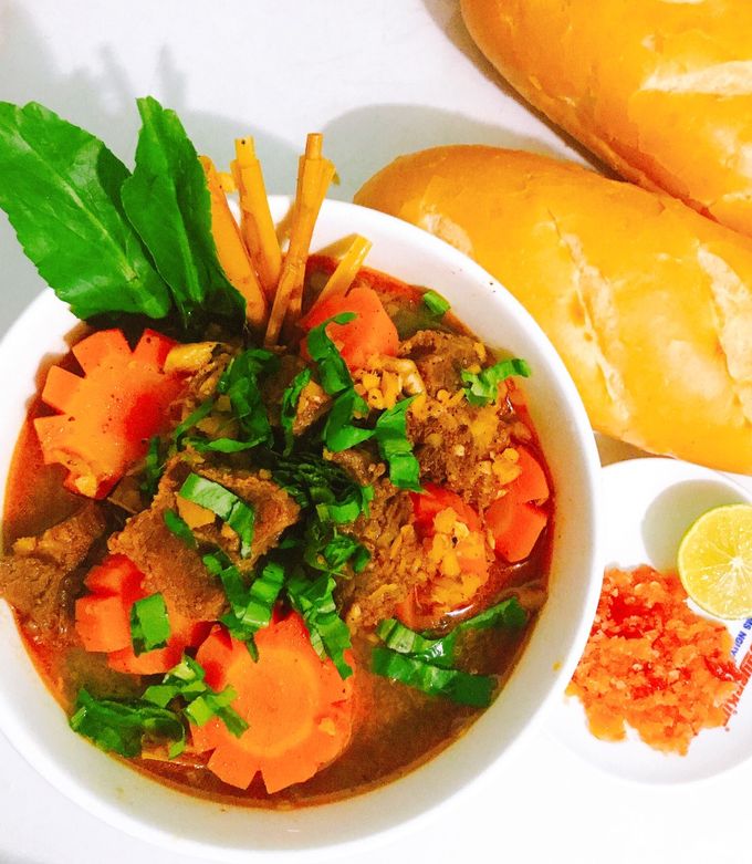 Hình của món Bò kho bánh mì.