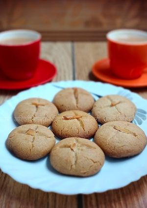 ज्वारी-बदाम नानखटाई (jwari badam nankhatai recipe in marathi) रेसिपी चे मुख्य फोटो 