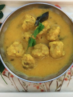 રસિયા મુઠિયા (Rasiya Muthia Recipe In Gujarati) રેસીપી મુખ્ય ફોટો