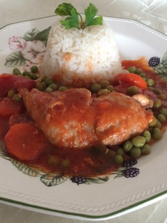 Una foto de Pollo arvejado