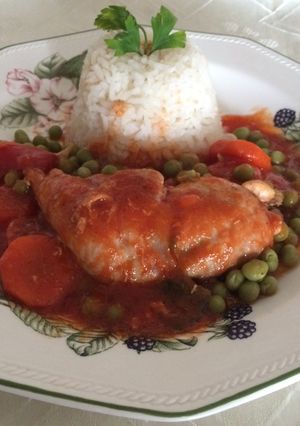 Una foto de Pollo arvejado