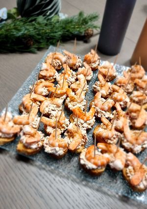 Une photo de °Toasts crevettes et tomates séchées°