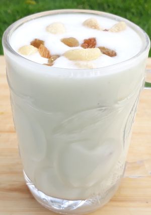 काजू लस्सी (Kaju Lassi recipe in Hindi) रेसिपी मुख्य फोटो