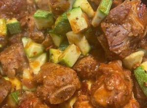 Una foto de Costilla de cerdo en salsa con calabaza