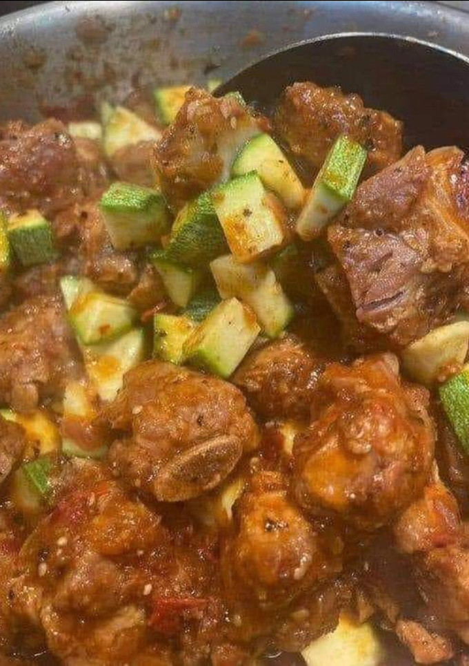 Una foto de Costilla de cerdo en salsa con calabaza