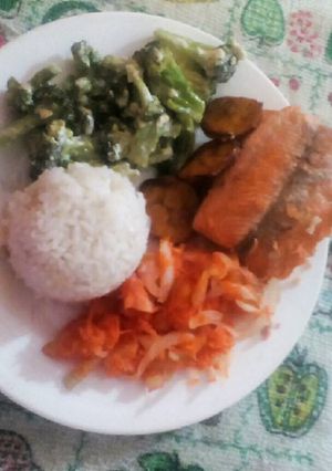 Una foto de Brócoli al queso crema y pescado