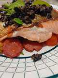 Salmón dorado con chorizo
