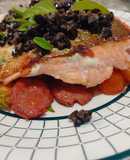 Salmón dorado con chorizo