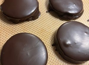 Una foto de Galletitas de menta y chocolate