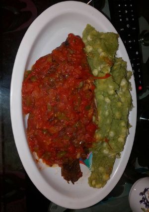 A picture of Fried fish served with mukimo.