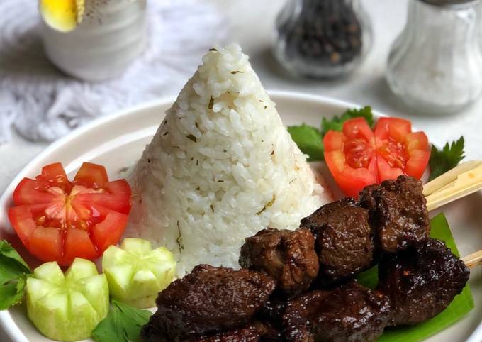 Cara Gampang Menyiapkan Nasi Daun Jeruk &amp; Sate Maranggi yang Enak