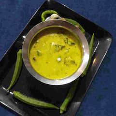 A picture of Okra besan kadhi.