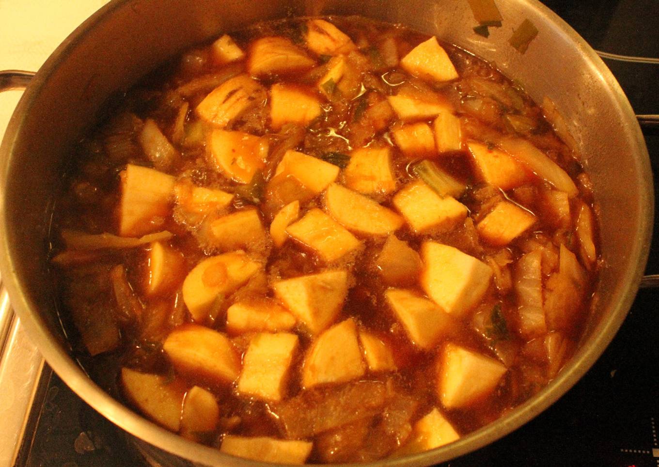 Sopa de verduras y albóndigas