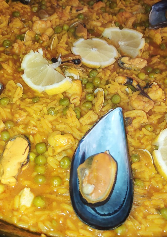 Una foto de Paella de marisco