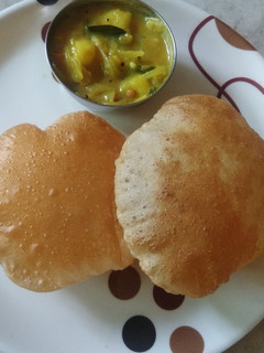 பூரி உருளைக்கிழங்கு மசாலா செய்முறை முக்கிய புகைப்படம்