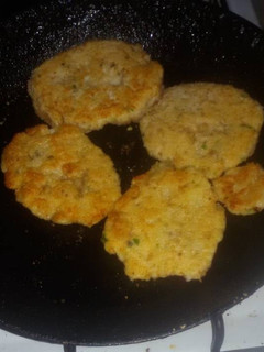 Una foto de Hamburguesas de pollo como de mi abuela (son riquísimas y re fáciles)