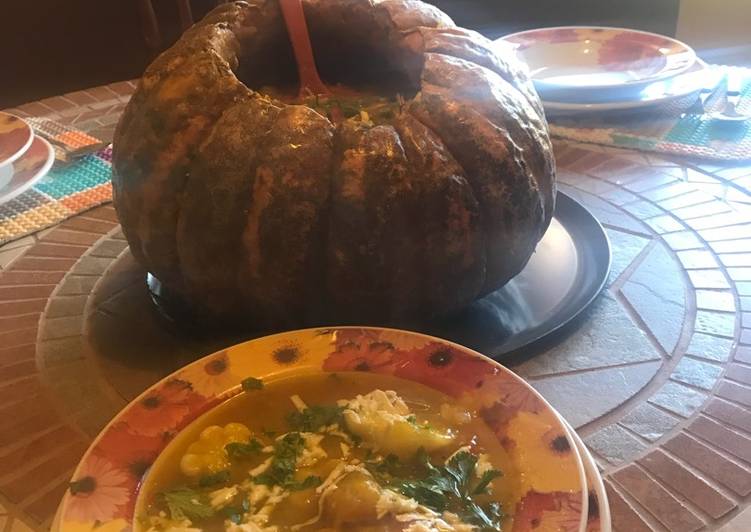 Locro de zapallo en calabaza