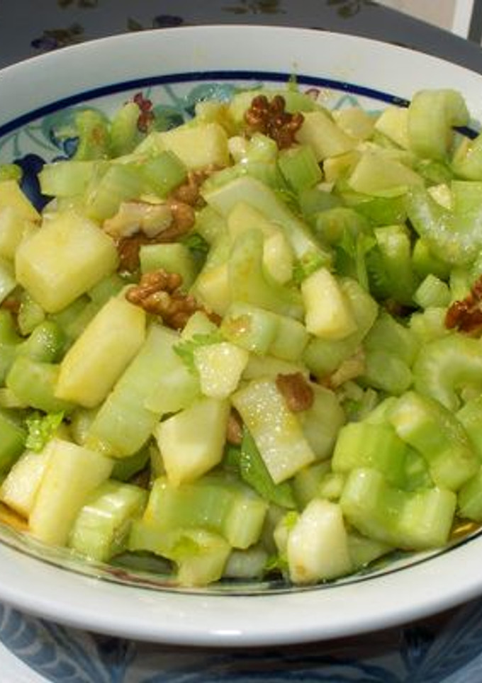 Una foto de Ensalada de apio y manzana
